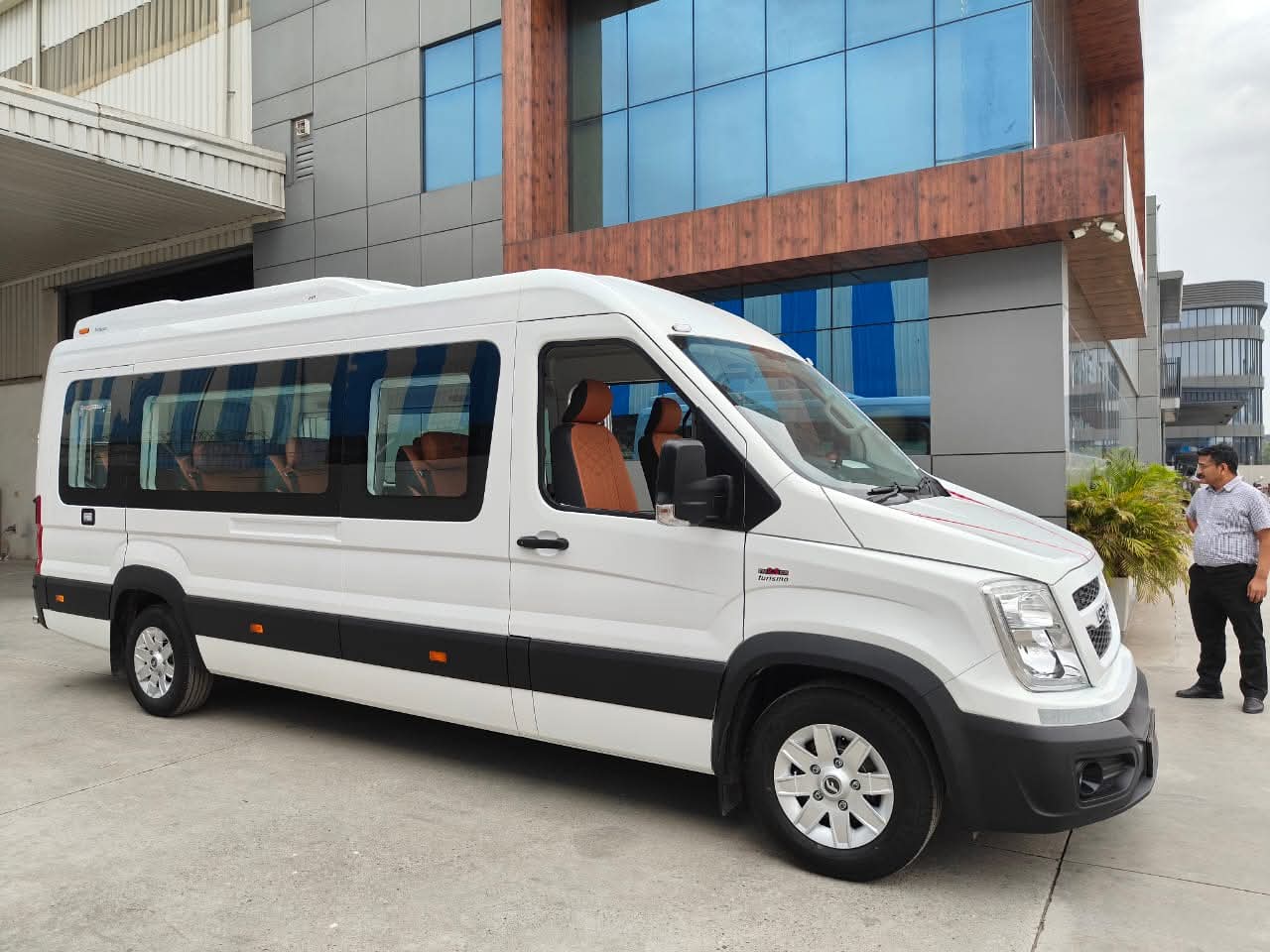 Luxury Tempo Traveller - Image 5